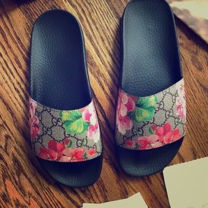 New Gucci Slides Size 9